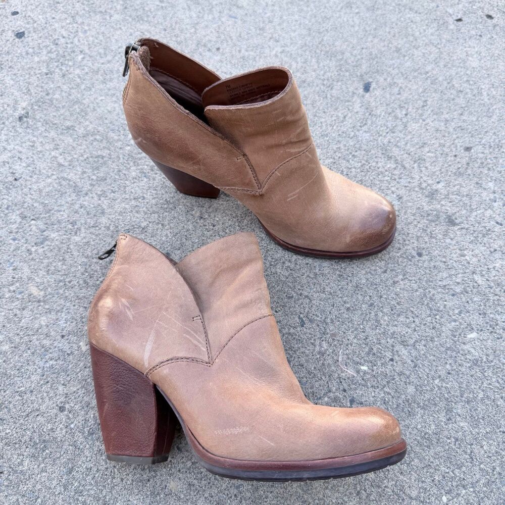 Kork-Ease Woman's Casteneda Heel Zip Block Heel Booties Size 7